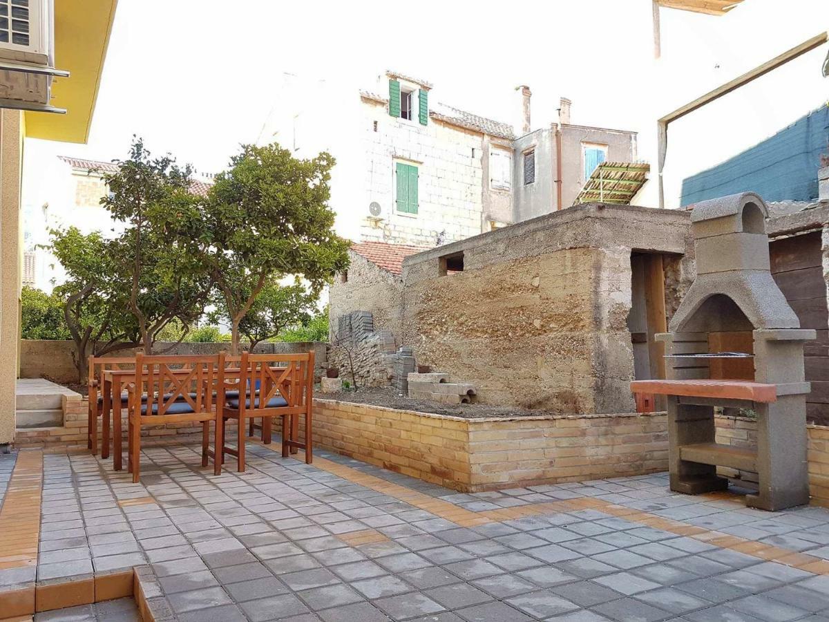 Nautica Apartments Komiza Exterior photo